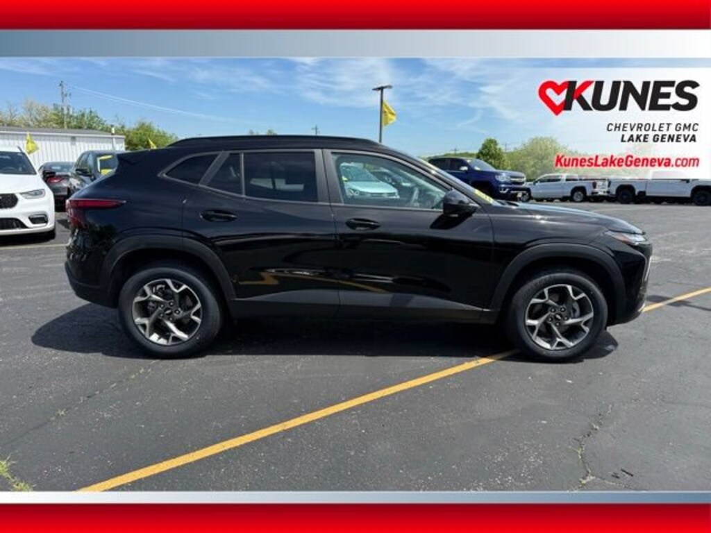 Used 2025 Chevrolet Trax LT SUV