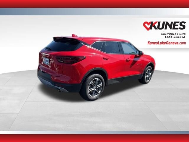 2024 Chevrolet Blazer 2LT photo 2