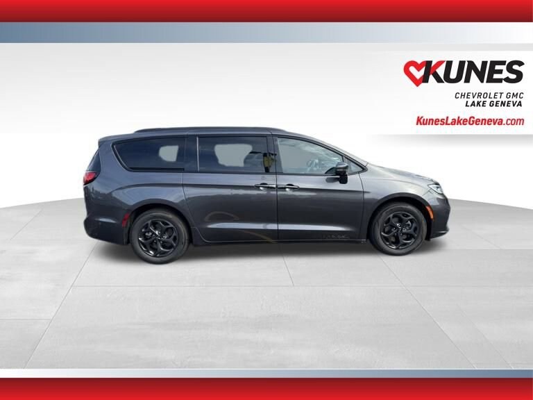 2021 Chrysler Pacifica Hybrid Touring L photo 2