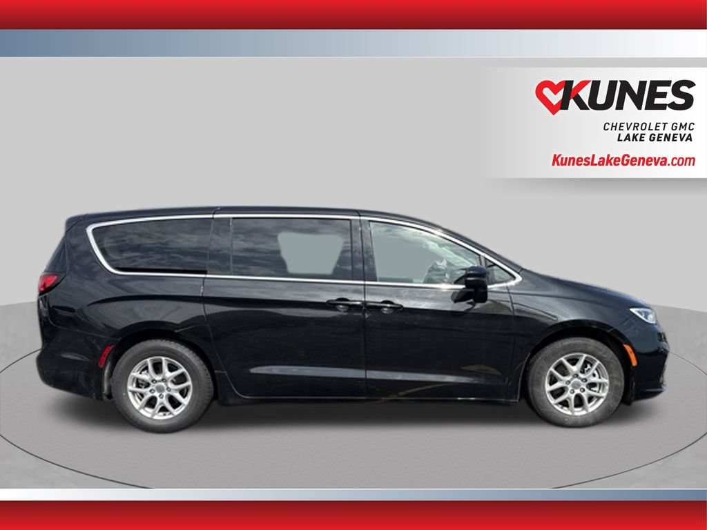 Used 2023 Chrysler Pacifica Touring L