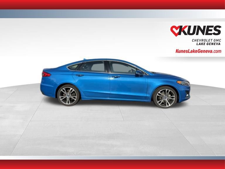 2019 Ford Fusion Titanium photo 2