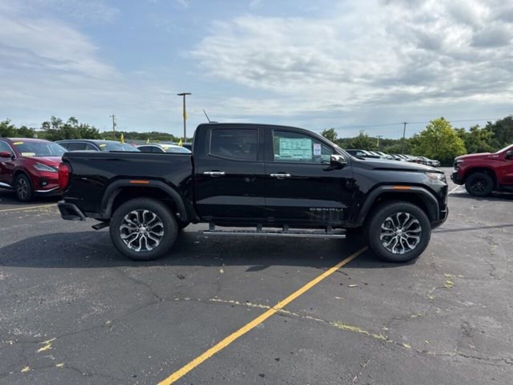 New 2025 GMC Canyon Denali Truck