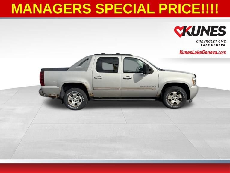 2007 Chevrolet Avalanche LS photo 2