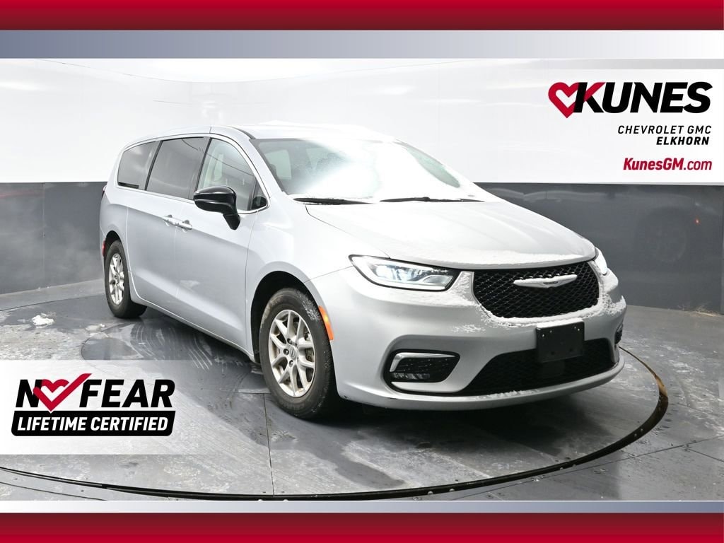 Used 2024 Chrysler Pacifica Touring L