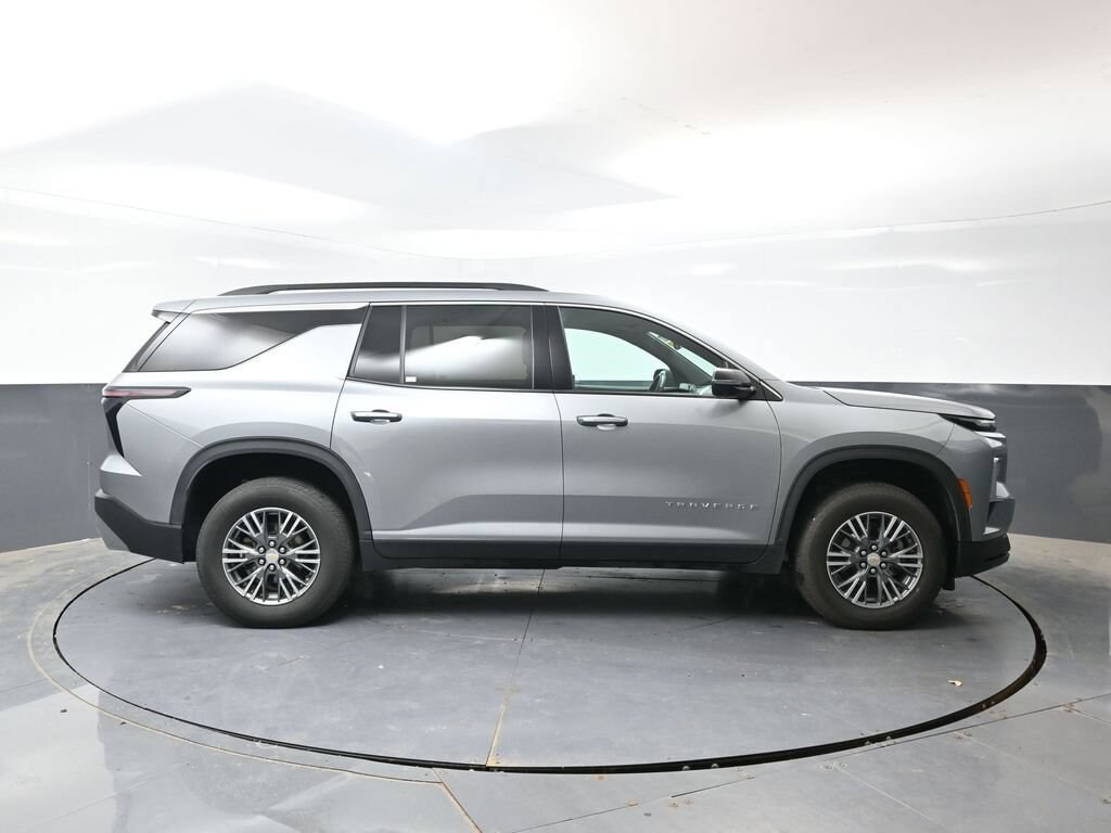 Used 2024 Chevrolet Traverse LT SUV