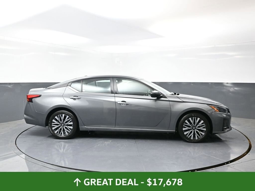 Used 2024 Nissan Altima 2.5 SV