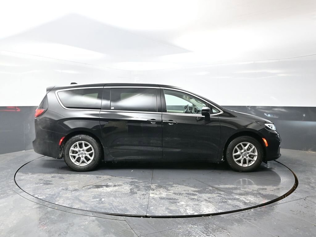Used 2024 Chrysler Pacifica Touring L