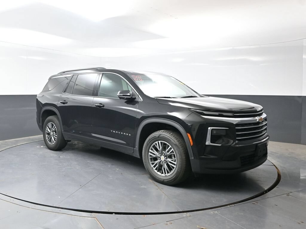Used 2024 Chevrolet Traverse LT SUV