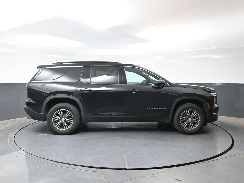 Used 2024 Chevrolet Traverse LT SUV