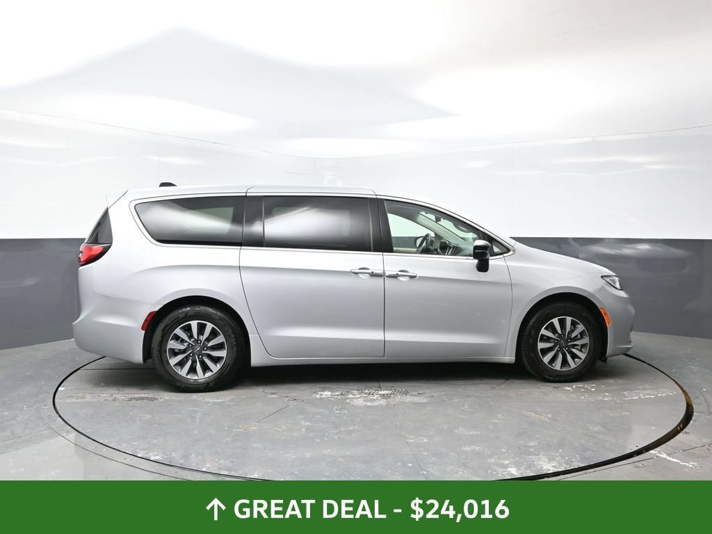 Used 2024 Chrysler Pacifica Hybrid Select