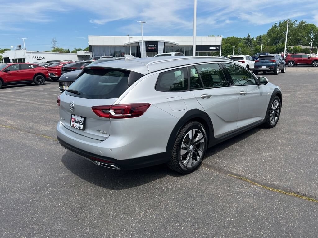 Used 2018 Buick Regal Tourx Essence Crossover