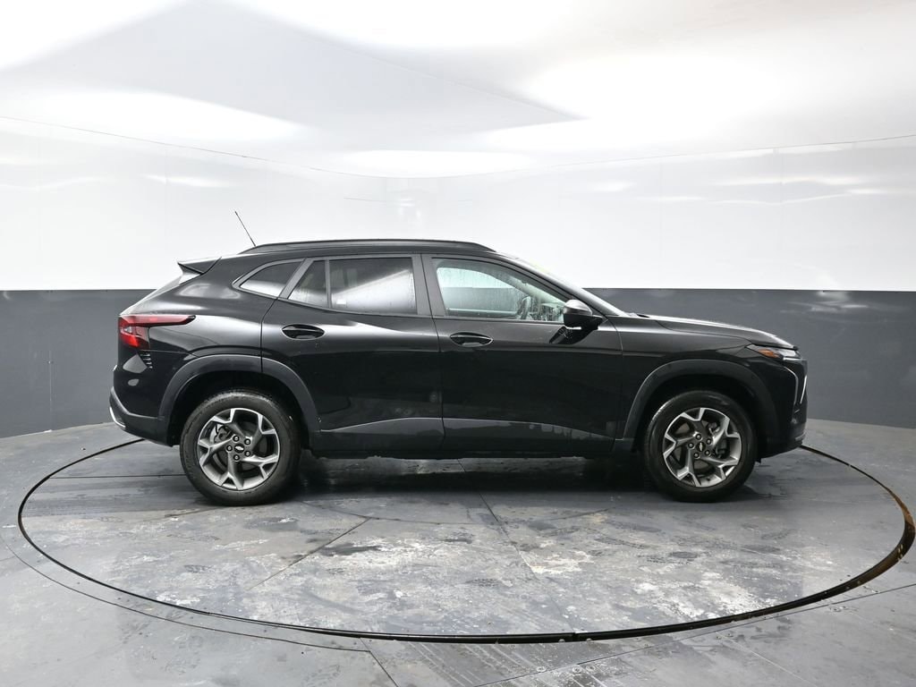 Used 2025 Chevrolet Trax LT SUV