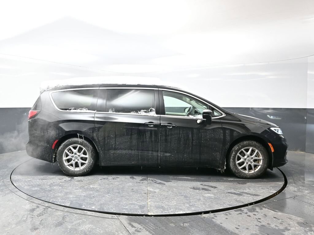 Used 2024 Chrysler Pacifica Touring L