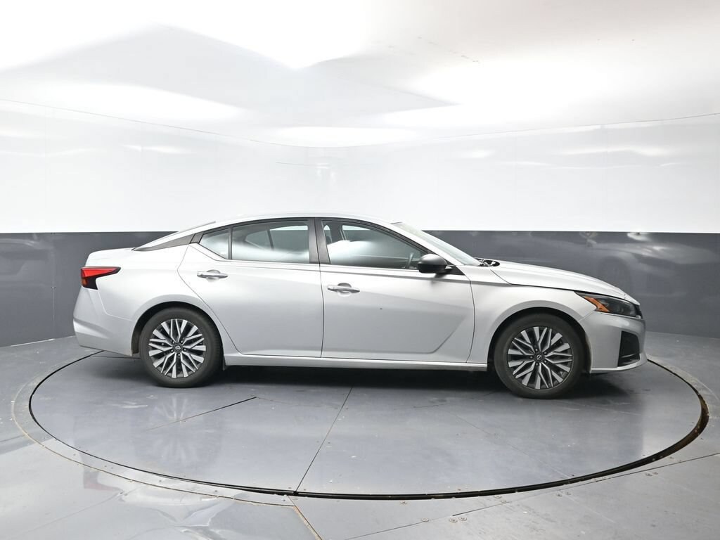 Used 2024 Nissan Altima 2.5 SV