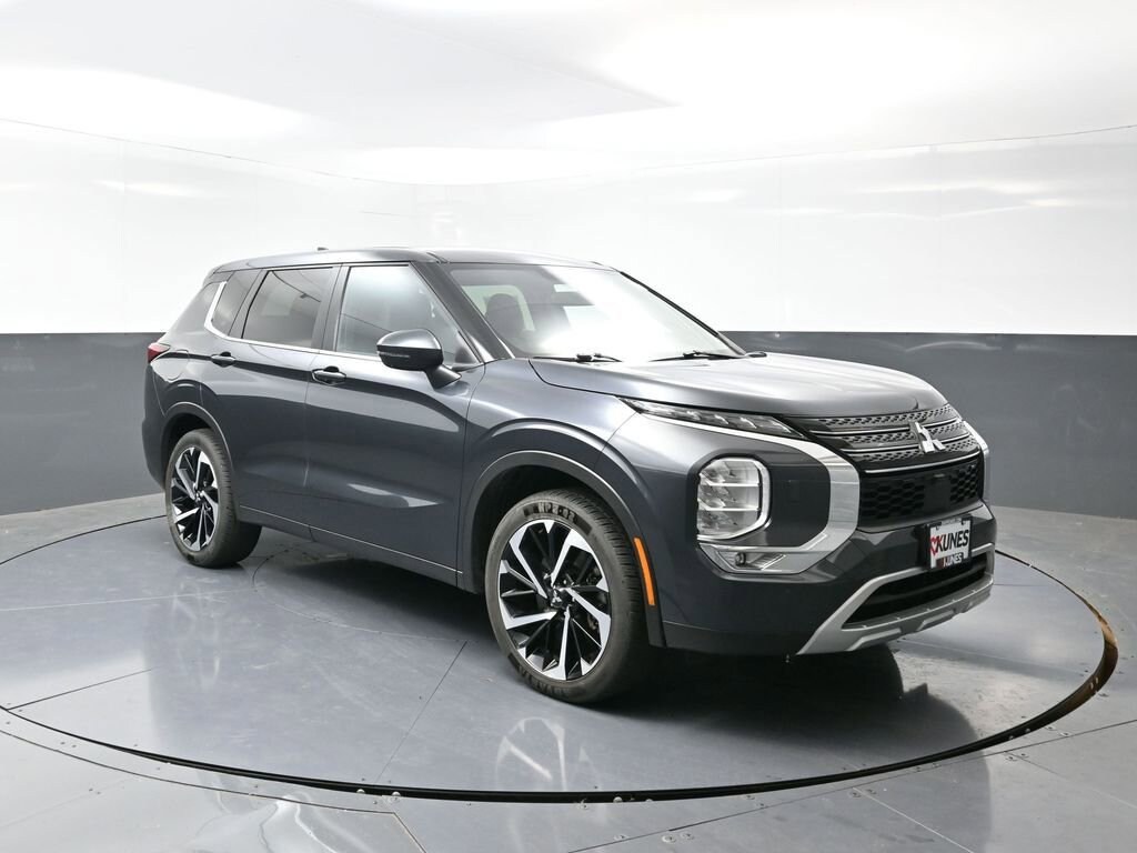 Used 2024 Mitsubishi Outlander SE