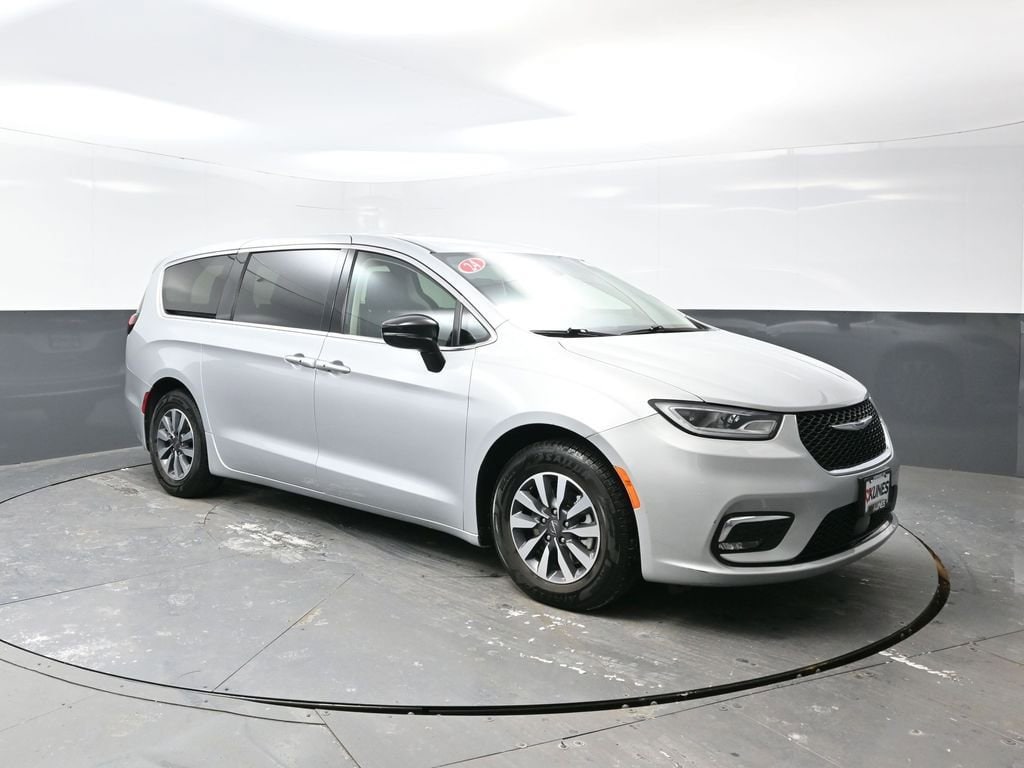 Used 2024 Chrysler Pacifica Hybrid Select