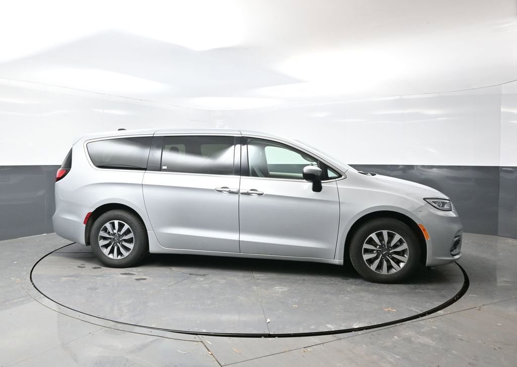 Used 2023 Chrysler Pacifica Hybrid Touring L