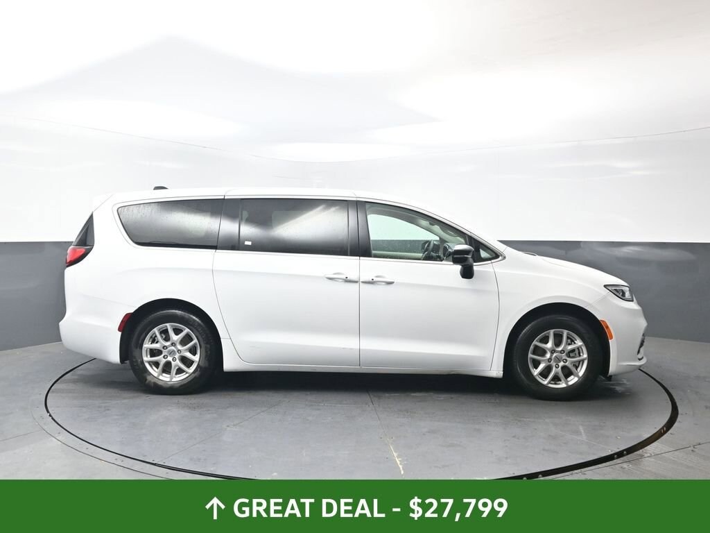Used 2024 Chrysler Pacifica Touring L