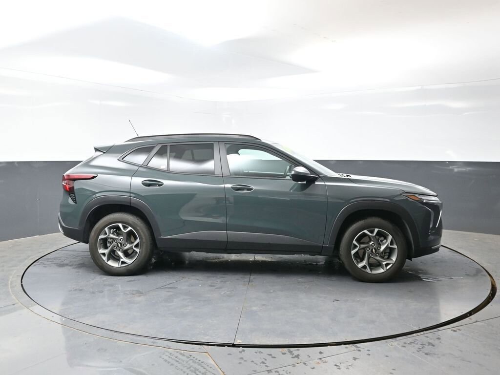 Used 2025 Chevrolet Trax LT SUV