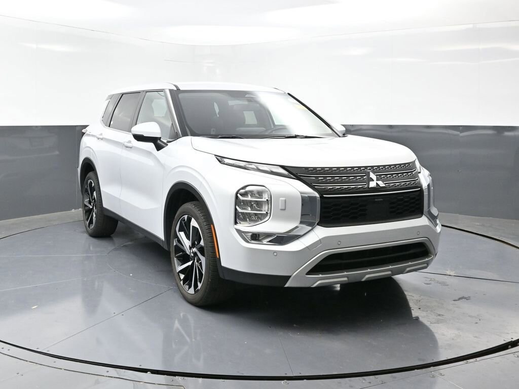 Used 2024 Mitsubishi Outlander SE