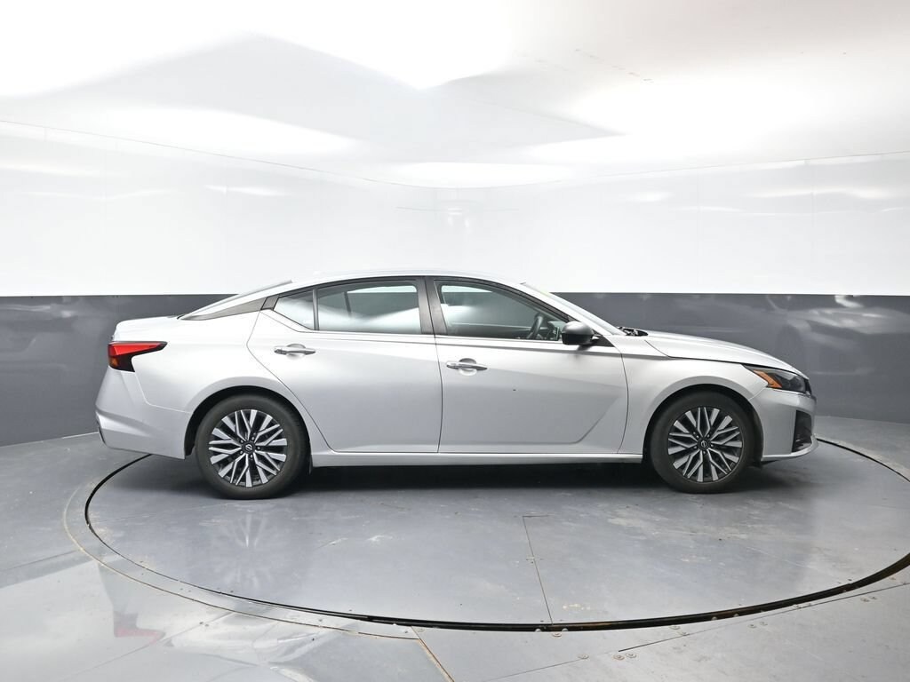 Used 2024 Nissan Altima 2.5 SV
