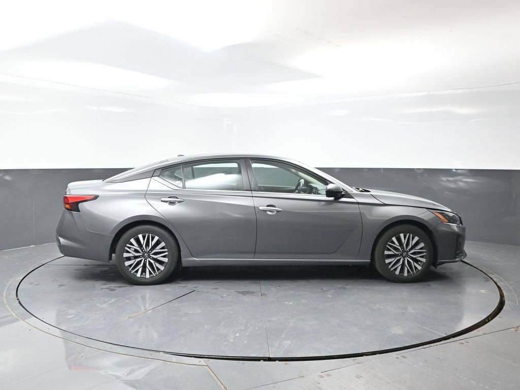 Used 2024 Nissan Altima 2.5 SV