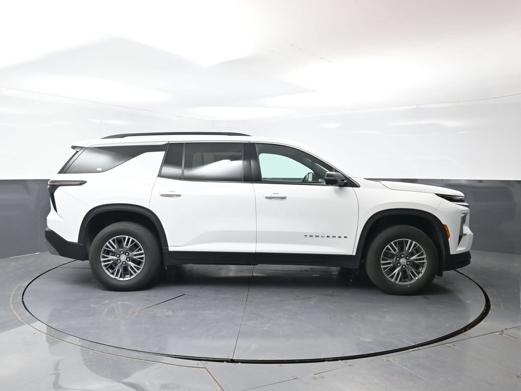 Used 2024 Chevrolet Traverse LT SUV