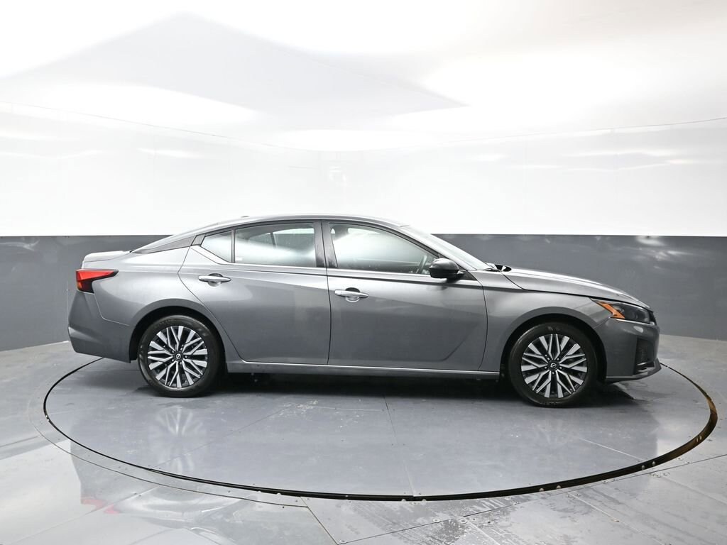 Used 2024 Nissan Altima 2.5 SV