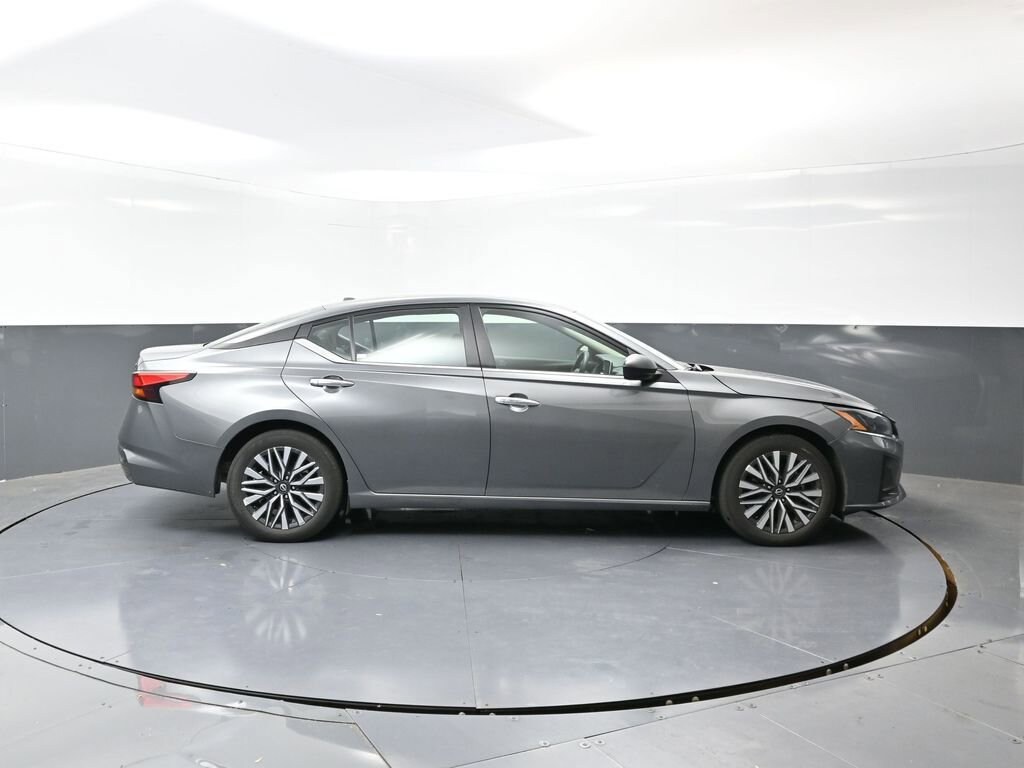 Used 2024 Nissan Altima 2.5 SV