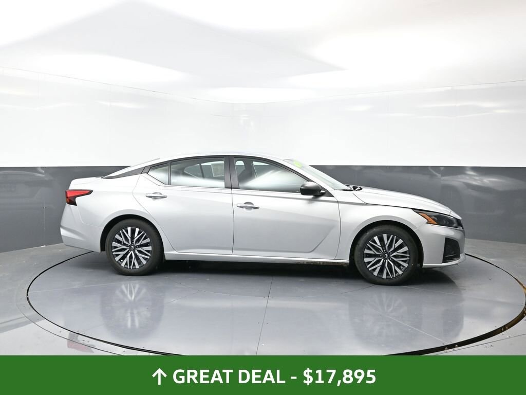 Used 2024 Nissan Altima 2.5 SV