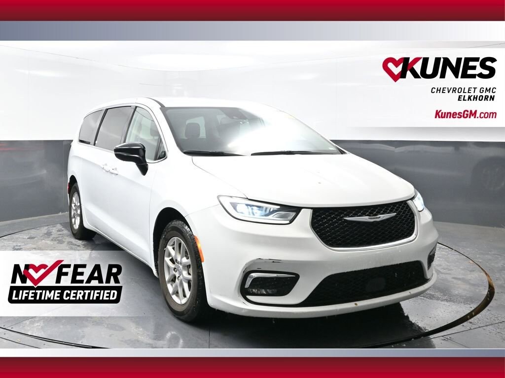 Used 2024 Chrysler Pacifica Touring L