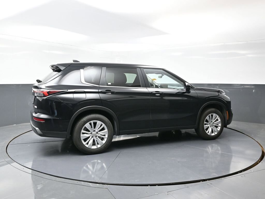 Used 2025 Mitsubishi Outlander ES