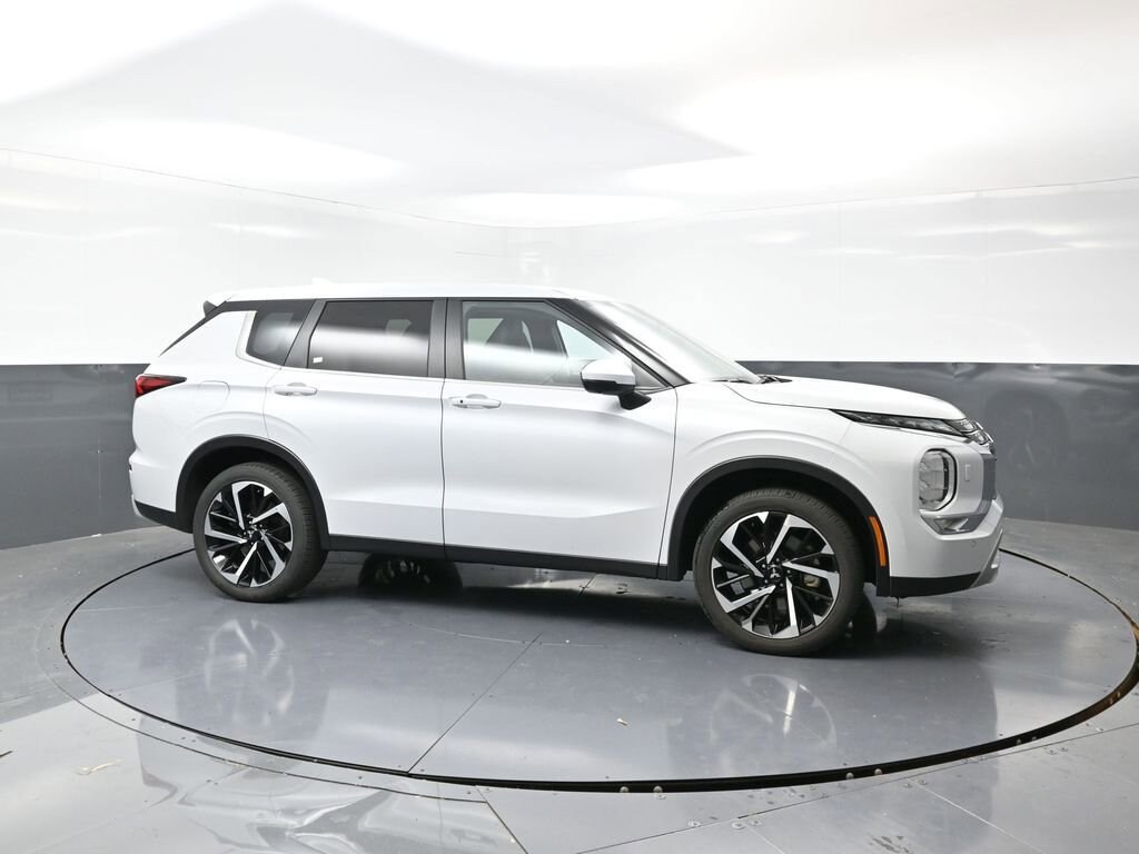 Used 2024 Mitsubishi Outlander SE