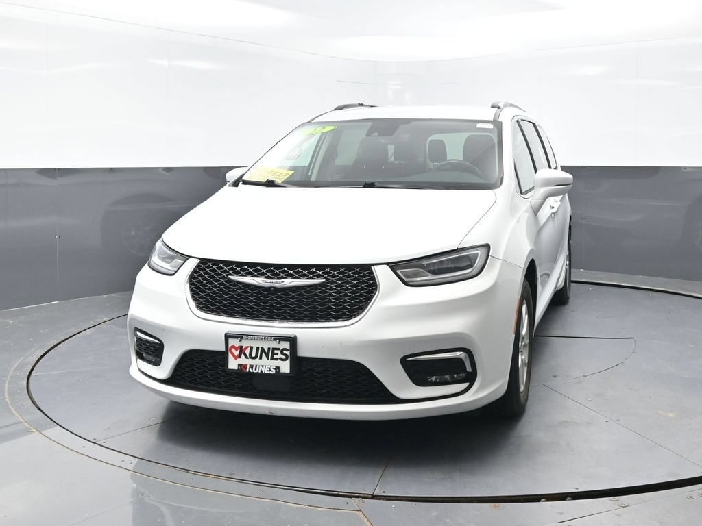 Used 2022 Chrysler Pacifica Touring L
