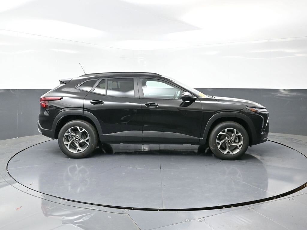 New 2025 Chevrolet Trax LT SUV