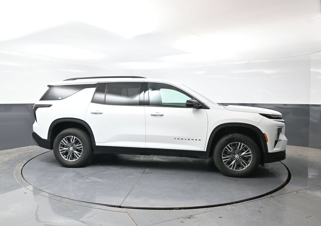 Used 2024 Chevrolet Traverse LT SUV