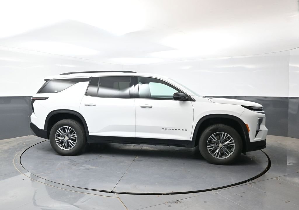 Used 2024 Chevrolet Traverse LT SUV