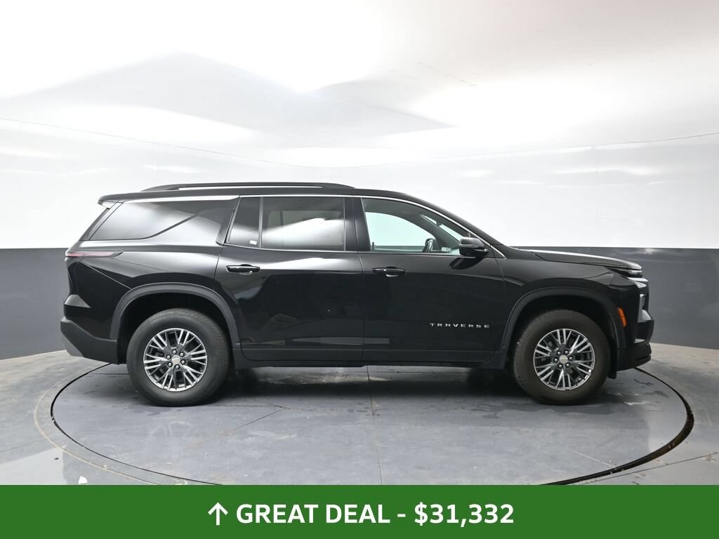 Used 2024 Chevrolet Traverse LT SUV