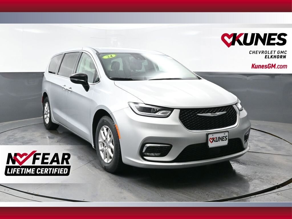 Used 2024 Chrysler Pacifica Touring L