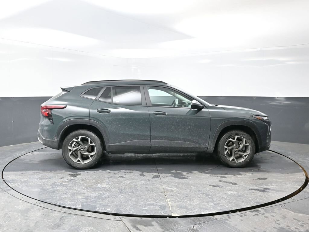 Used 2025 Chevrolet Trax LT SUV