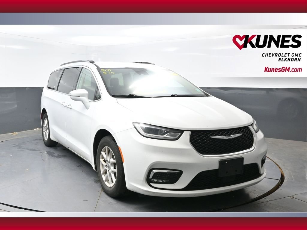 2022 Chrysler Pacifica Touring L's photo