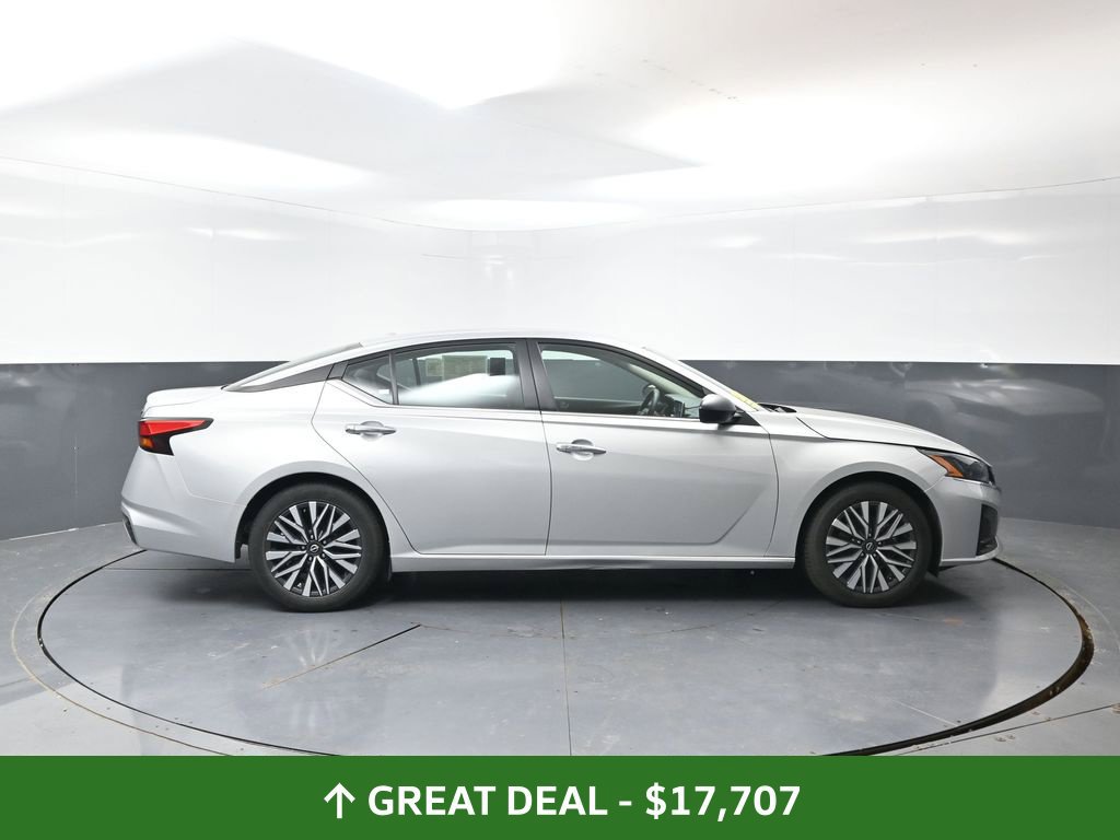 Used 2024 Nissan Altima 2.5 SV