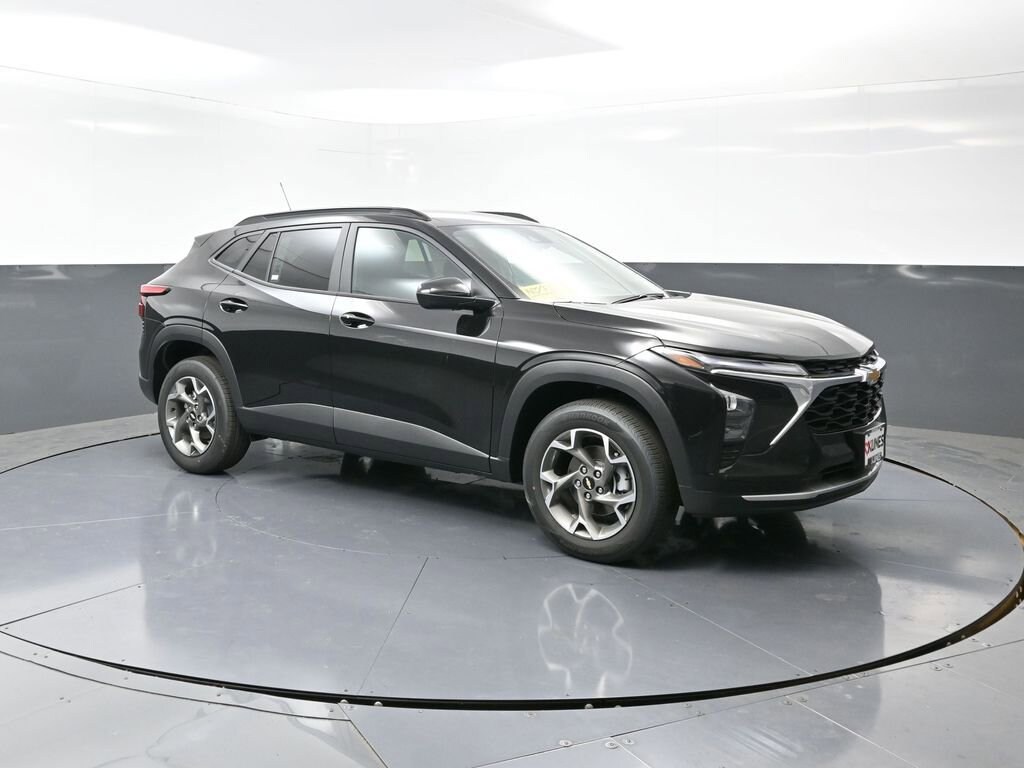 New 2025 Chevrolet Trax LT SUV