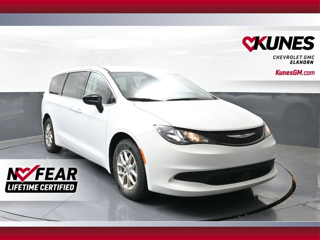 2024 Chrysler Voyager LX's photo