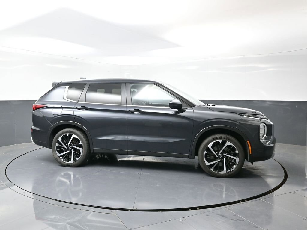Used 2024 Mitsubishi Outlander SE