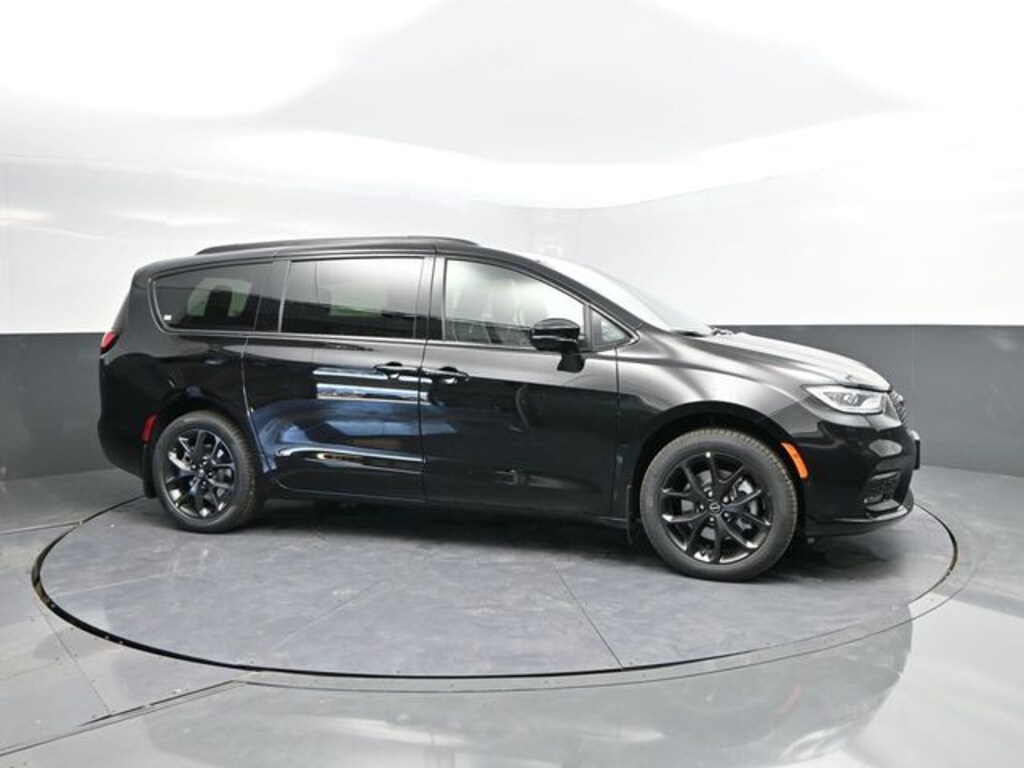 New 2026 Chrysler Pacifica Limited Passenger Van