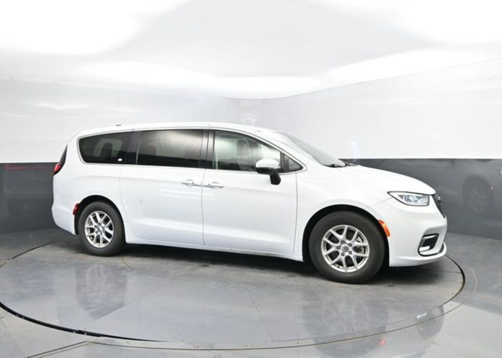 Used 2023 Chrysler Pacifica Touring L Minivan/Van