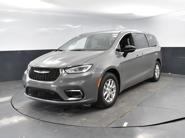 2025 Chrysler Pacifica photo 2