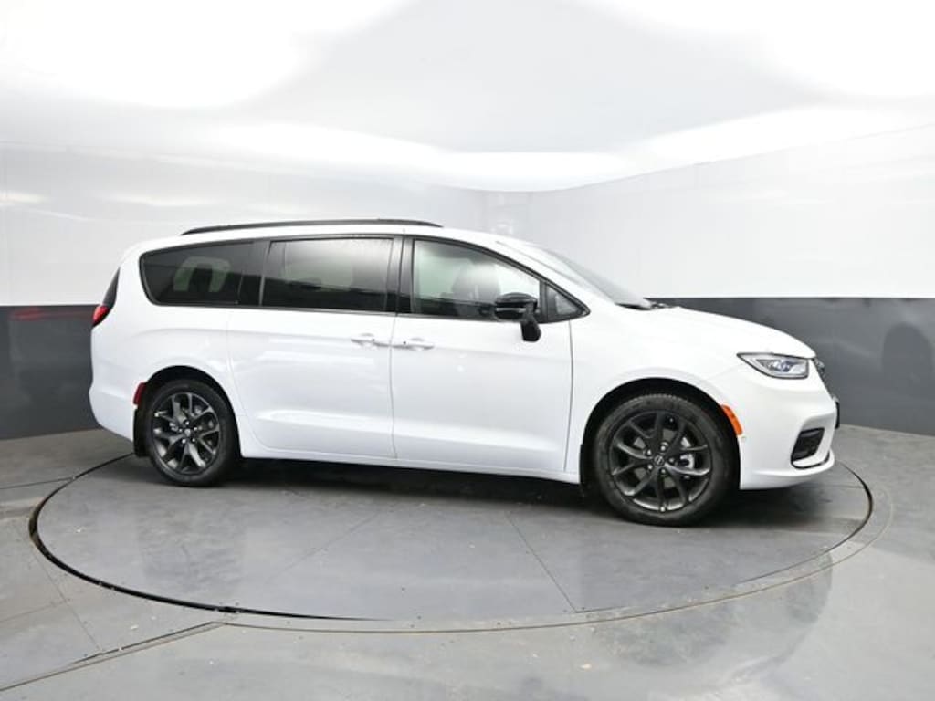 New 2026 Chrysler Pacifica Select Passenger Van