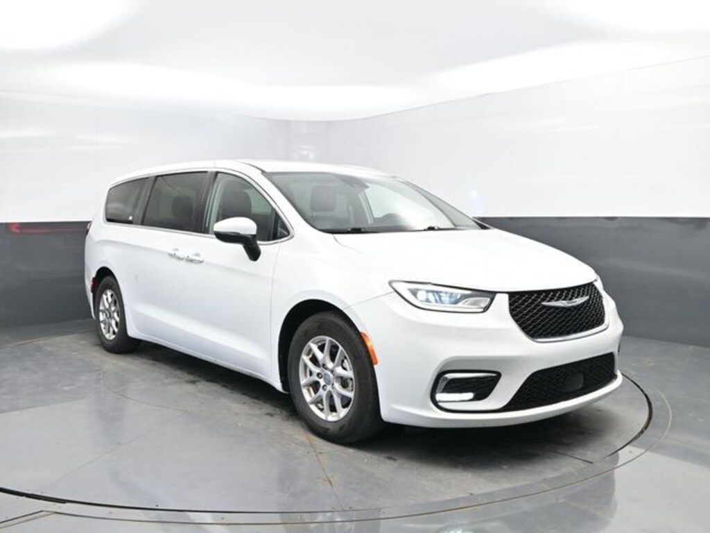 Used 2023 Chrysler Pacifica Touring L Minivan/Van